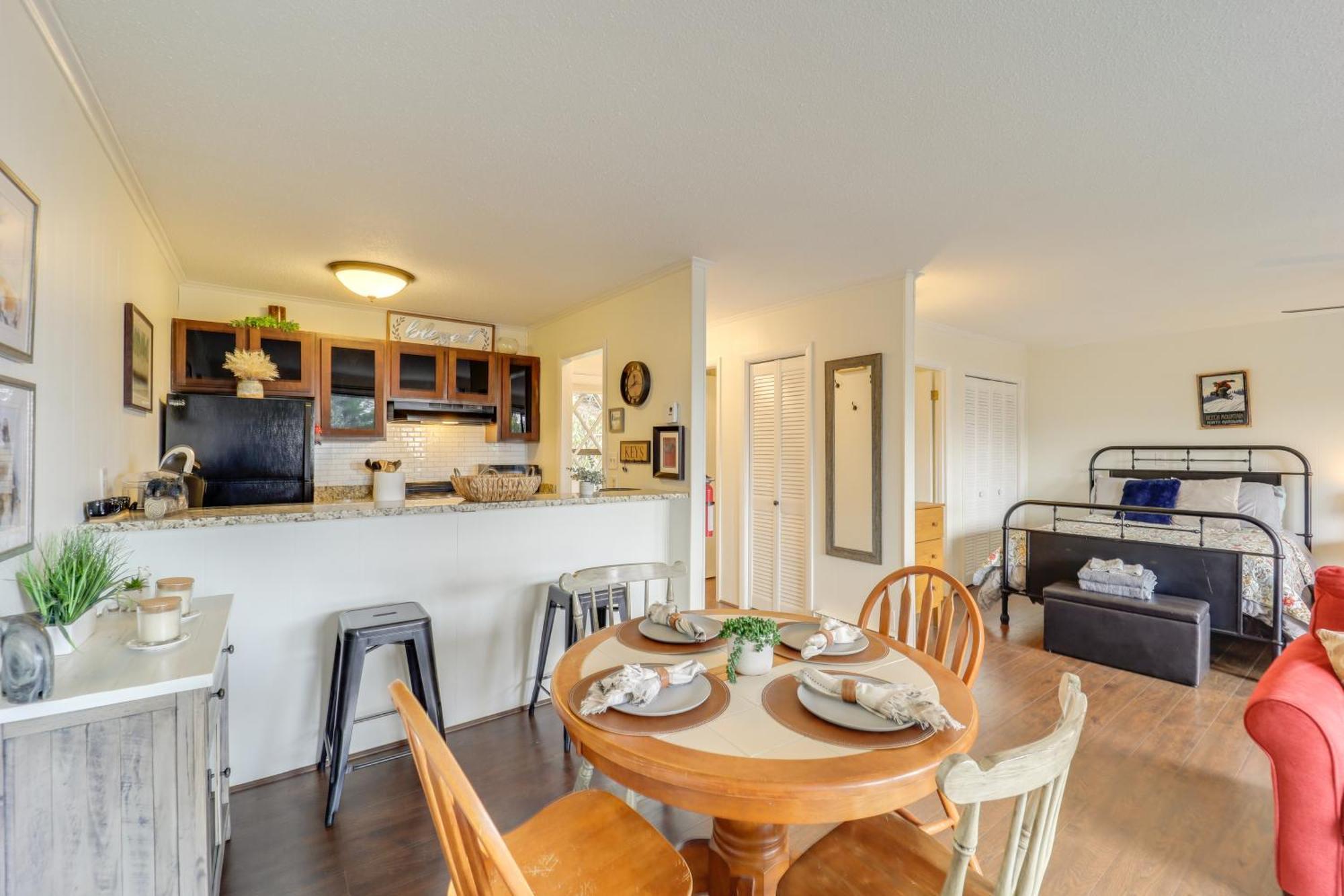 Beech Mountain Studio With Balcony Less Than 1 Mi To Skiing! Екстер'єр фото