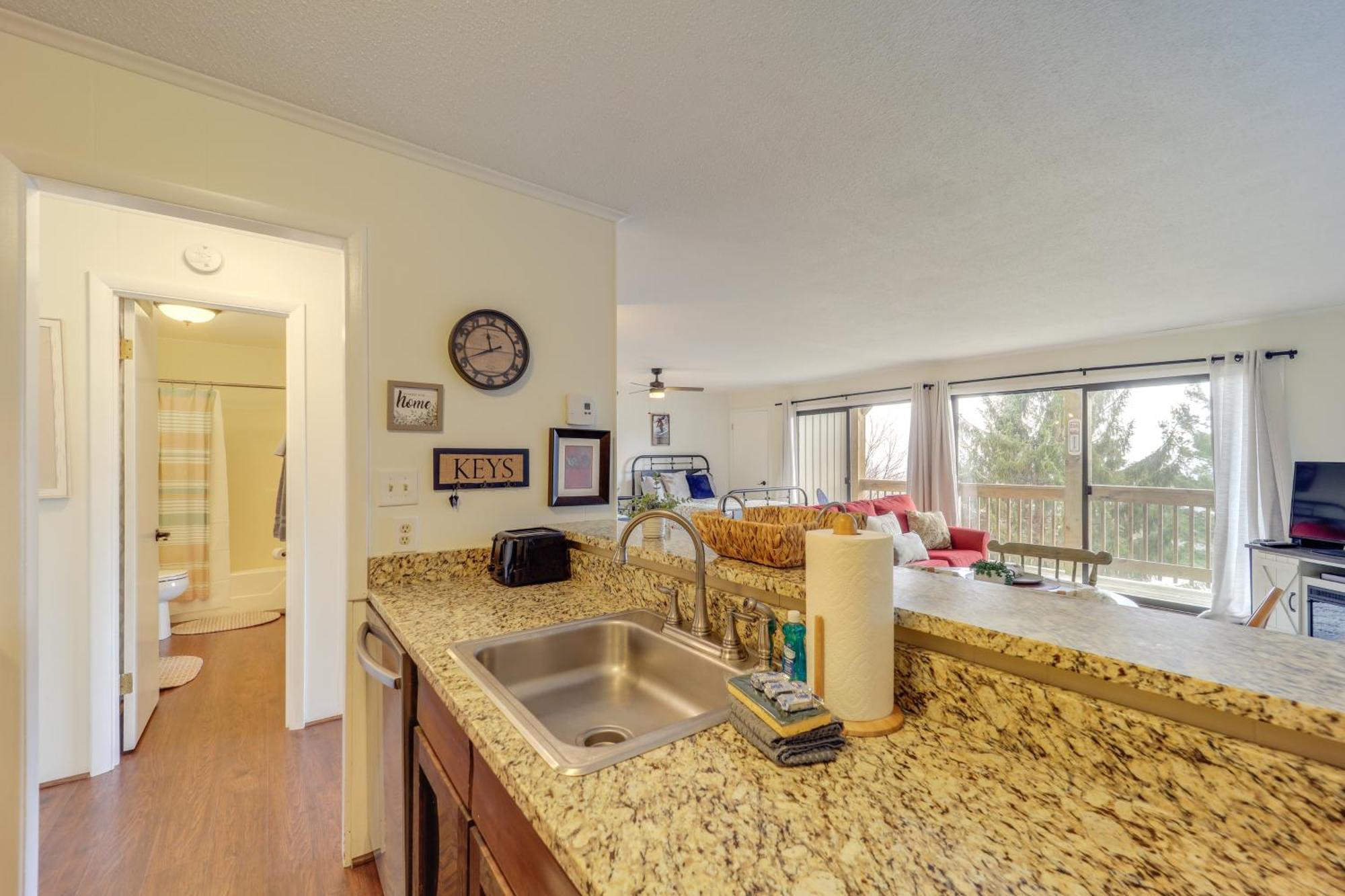 Beech Mountain Studio With Balcony Less Than 1 Mi To Skiing! Екстер'єр фото