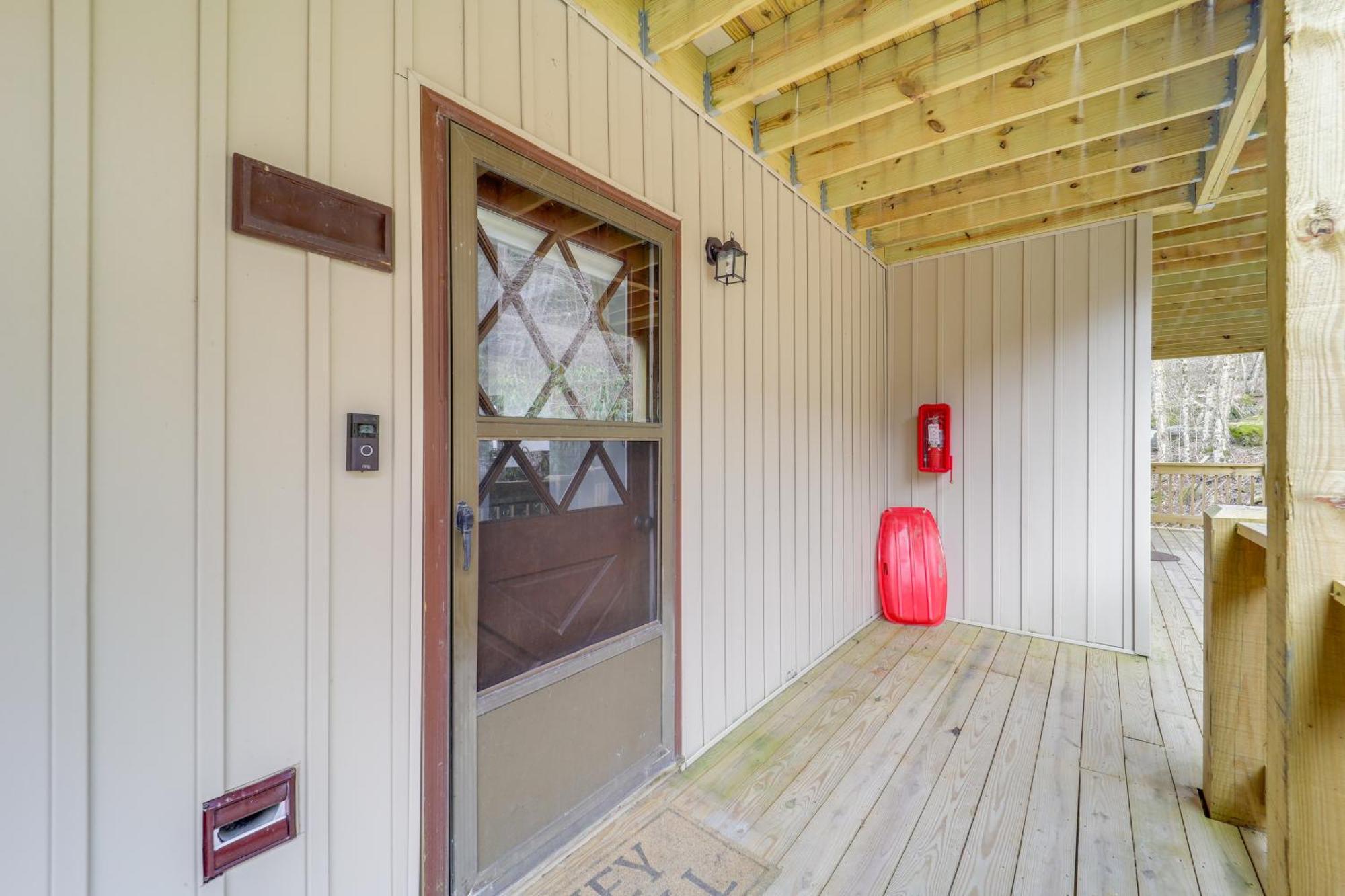 Beech Mountain Studio With Balcony Less Than 1 Mi To Skiing! Екстер'єр фото